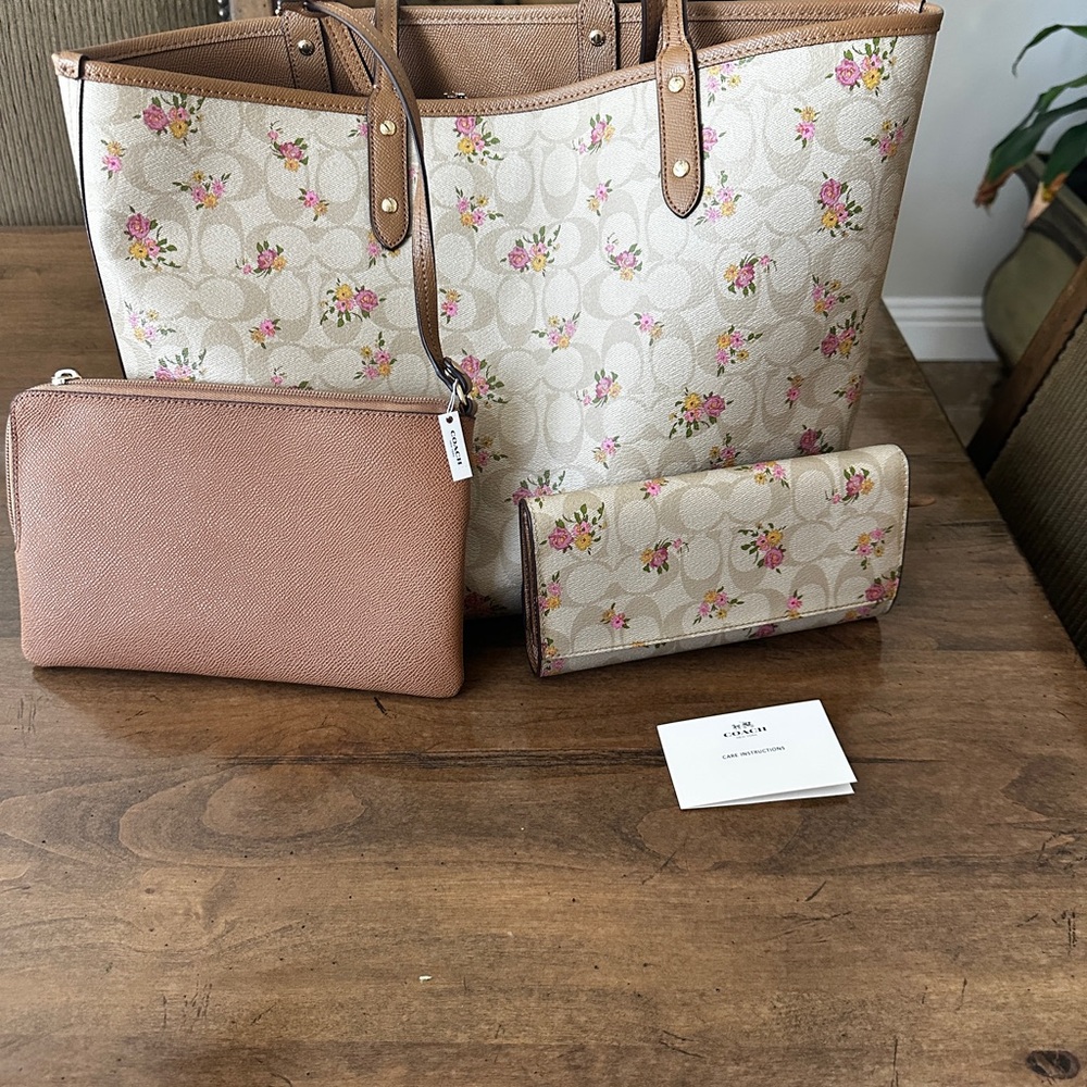 Floral Beige reversible Tote Bag . Some tags still attached. NWOT